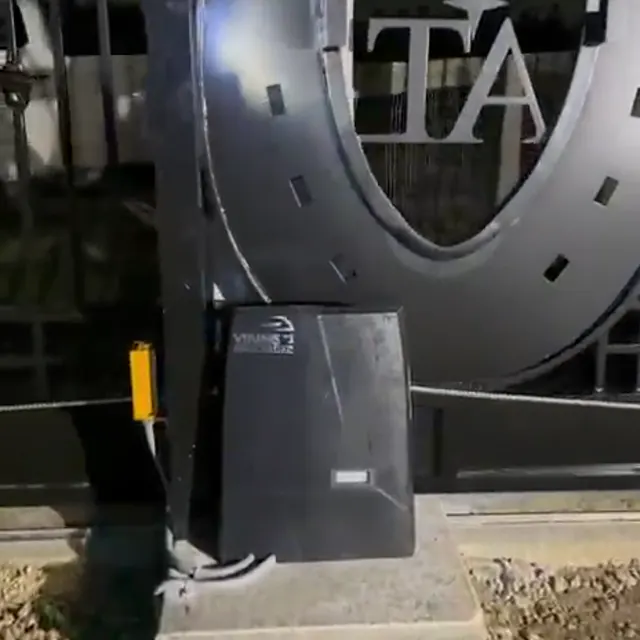 Automatic access field media 010